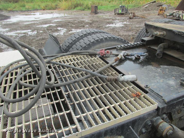 image for item K6113 1981 Mack RWS778LST semi truck