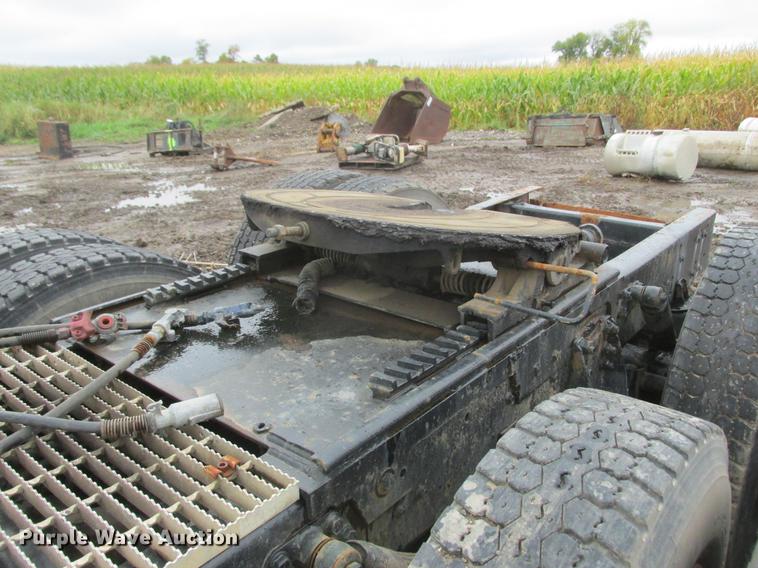 image for item K6113 1981 Mack RWS778LST semi truck