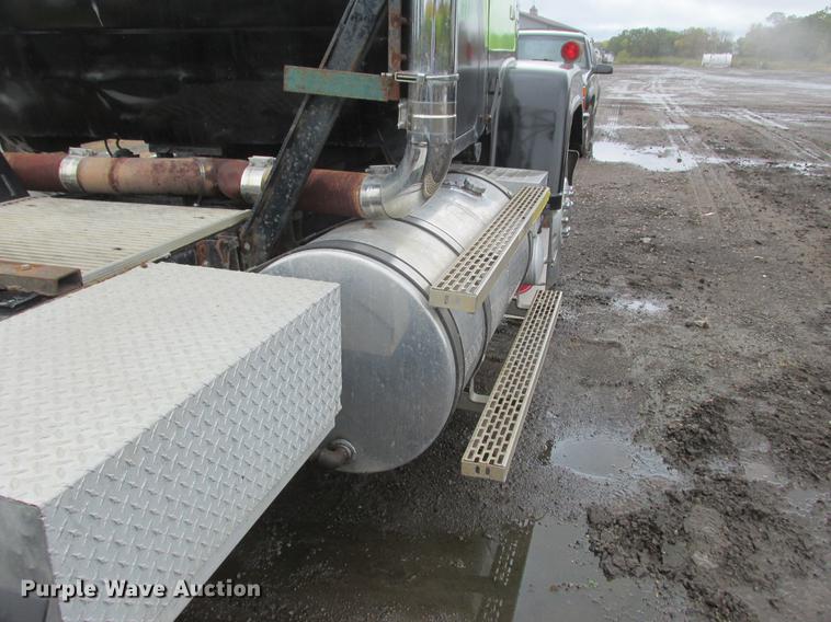 image for item K6113 1981 Mack RWS778LST semi truck