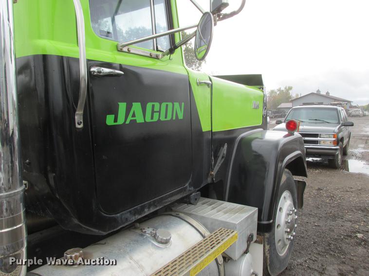 image for item K6113 1981 Mack RWS778LST semi truck