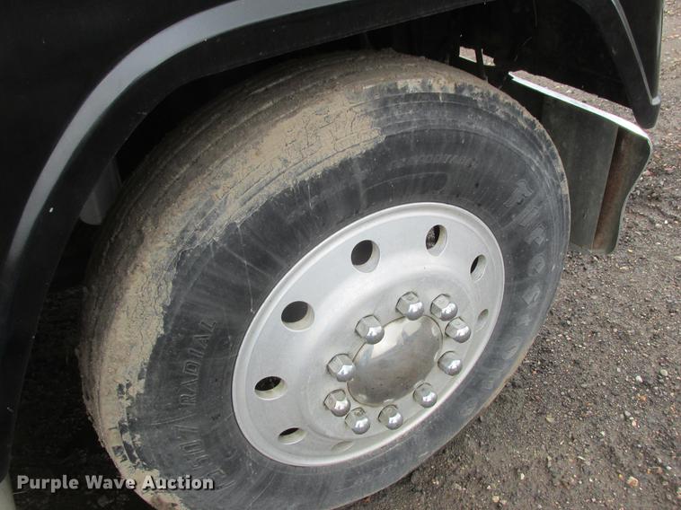 image for item K6113 1981 Mack RWS778LST semi truck