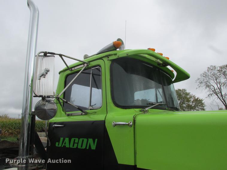 image for item K6113 1981 Mack RWS778LST semi truck