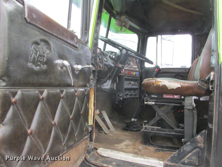 image for item K6113 1981 Mack RWS778LST semi truck