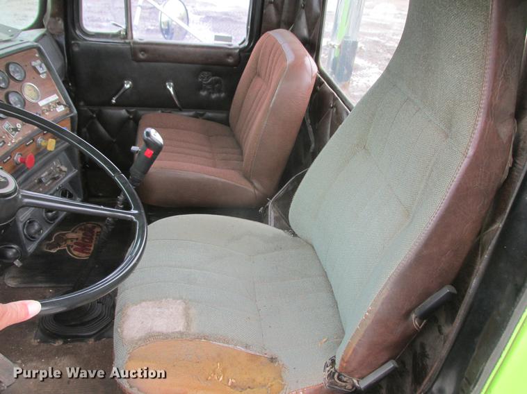 image for item K6113 1981 Mack RWS778LST semi truck