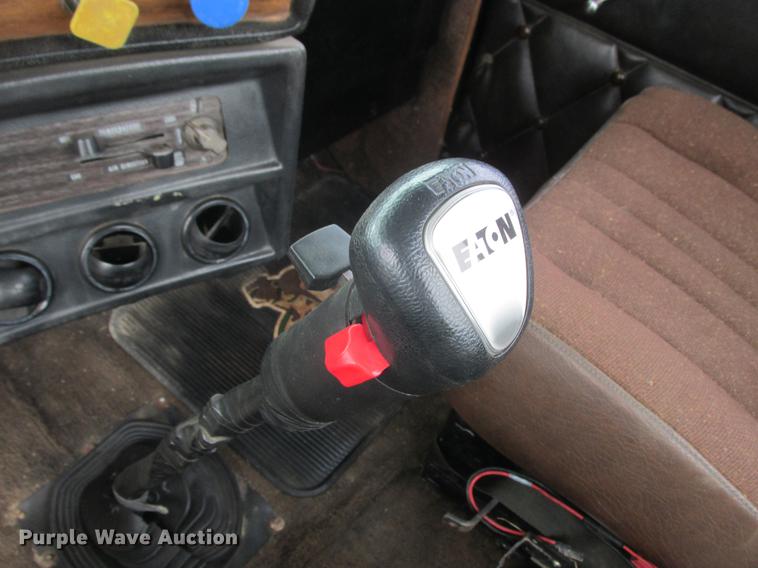 image for item K6113 1981 Mack RWS778LST semi truck