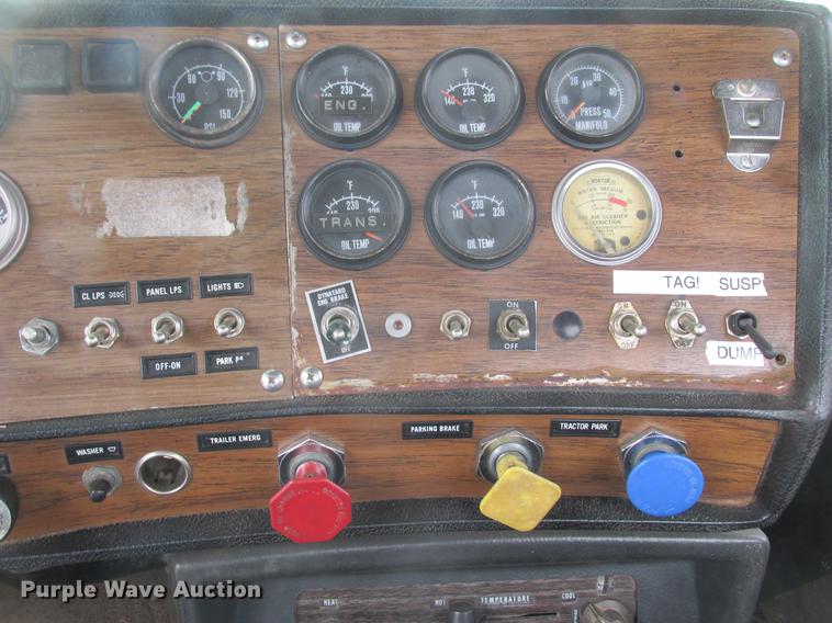 image for item K6113 1981 Mack RWS778LST semi truck