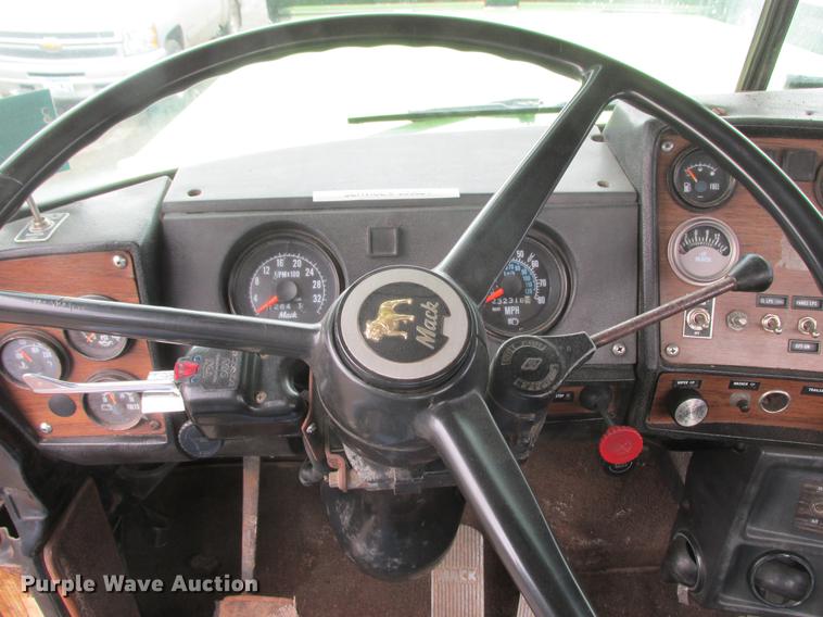 image for item K6113 1981 Mack RWS778LST semi truck