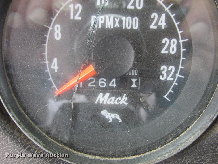 image for item K6113 1981 Mack RWS778LST semi truck