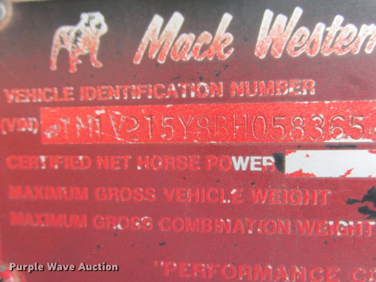 image for item K6113 1981 Mack RWS778LST semi truck