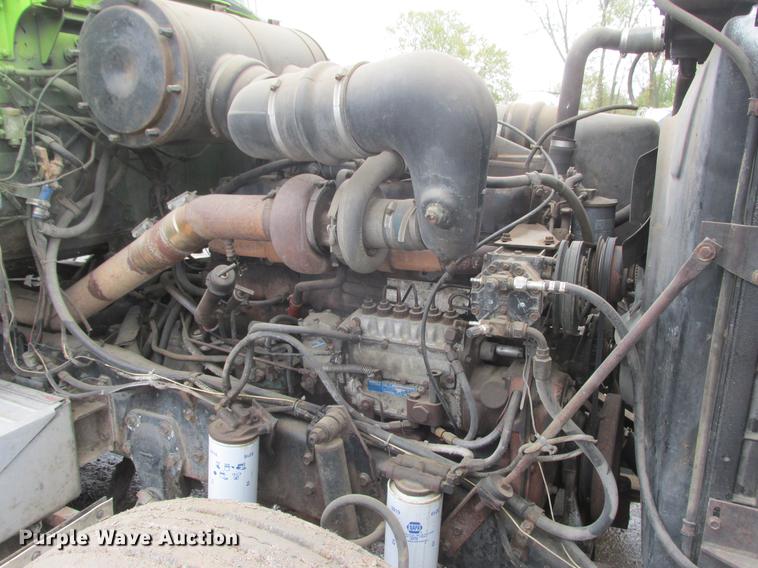 image for item K6113 1981 Mack RWS778LST semi truck