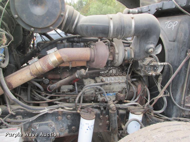 image for item K6113 1981 Mack RWS778LST semi truck