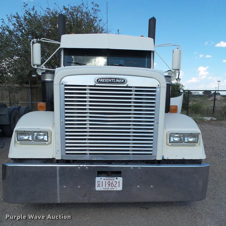 image for item L6653 2001 Freightliner FLD120 semi truck