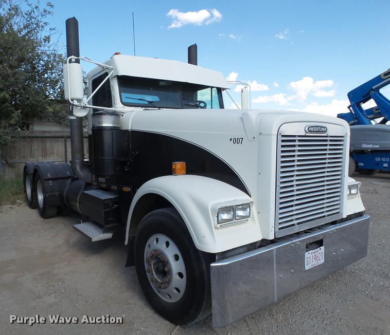 image for item L6653 2001 Freightliner FLD120 semi truck