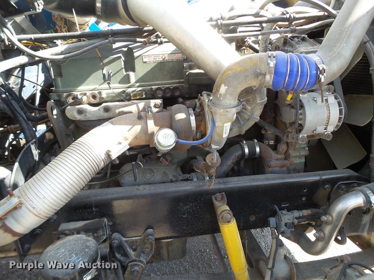 image for item L6653 2001 Freightliner FLD120 semi truck