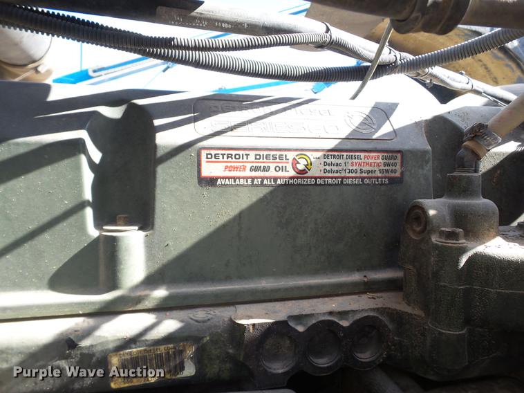 image for item L6653 2001 Freightliner FLD120 semi truck