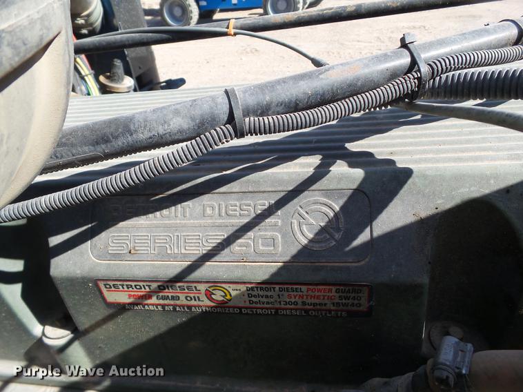 image for item L6653 2001 Freightliner FLD120 semi truck