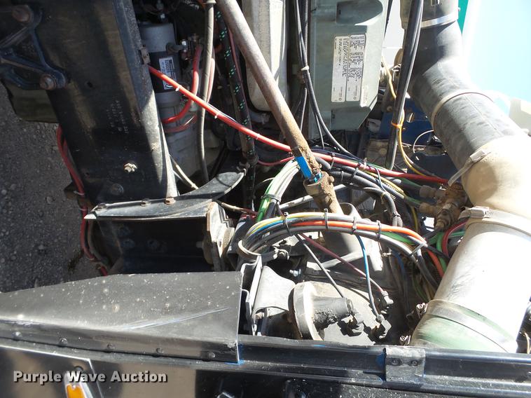 image for item L6653 2001 Freightliner FLD120 semi truck