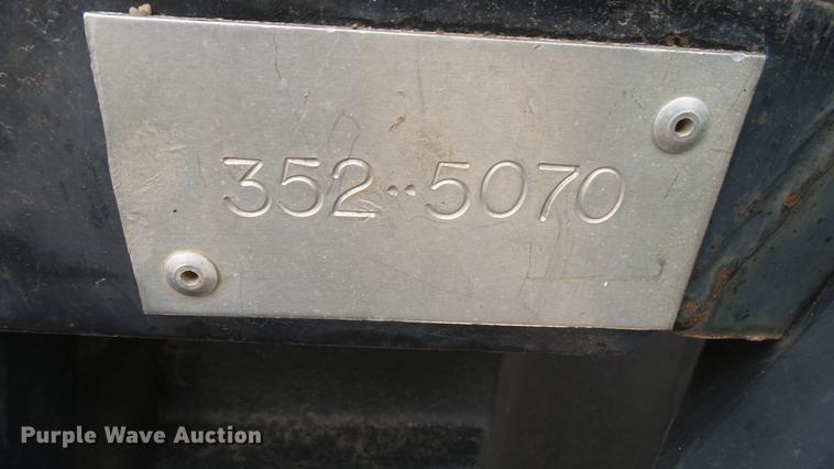 image for item DC2477 2000 New Holland TS100 tractor