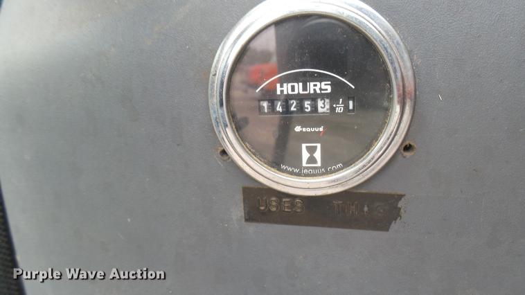 image for item DC2477 2000 New Holland TS100 tractor