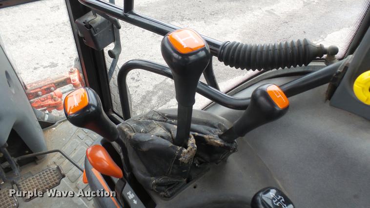 image for item DC2477 2000 New Holland TS100 tractor