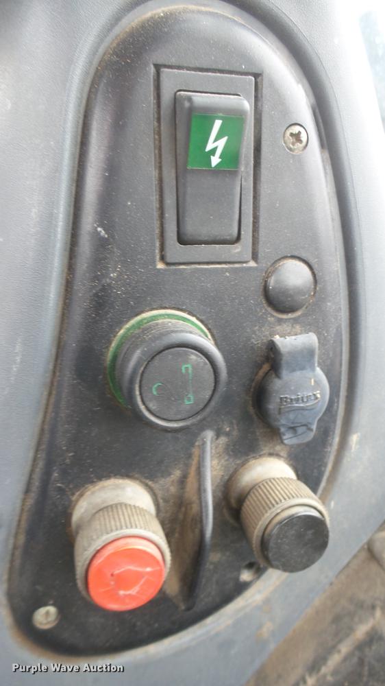 image for item DC2477 2000 New Holland TS100 tractor