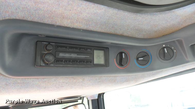 image for item DC2477 2000 New Holland TS100 tractor