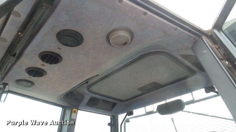 image for item DC2477 2000 New Holland TS100 tractor