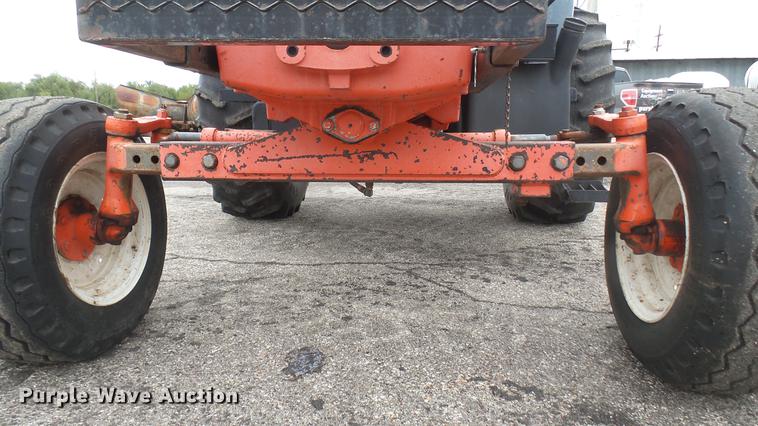 image for item DC2477 2000 New Holland TS100 tractor