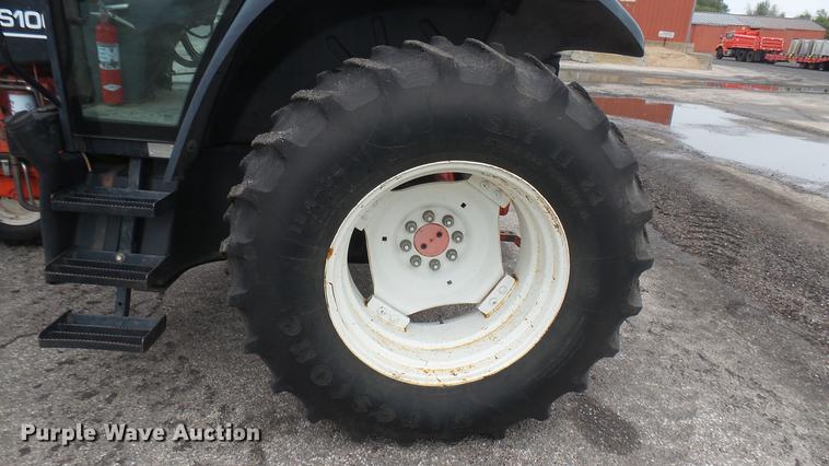 image for item DC2477 2000 New Holland TS100 tractor