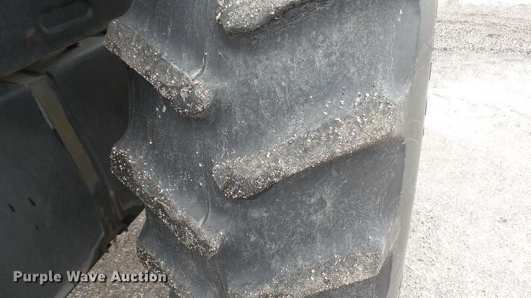 image for item DC2477 2000 New Holland TS100 tractor