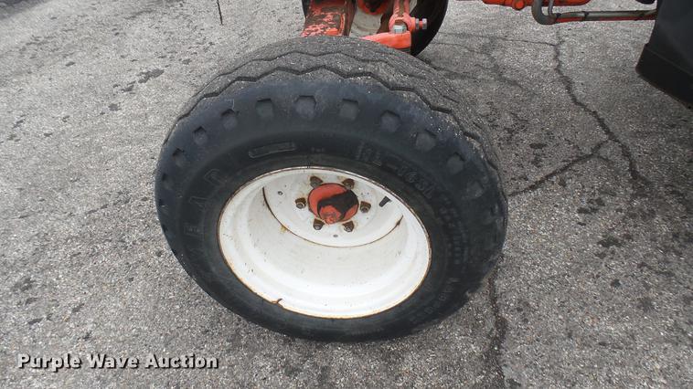 image for item DC2477 2000 New Holland TS100 tractor