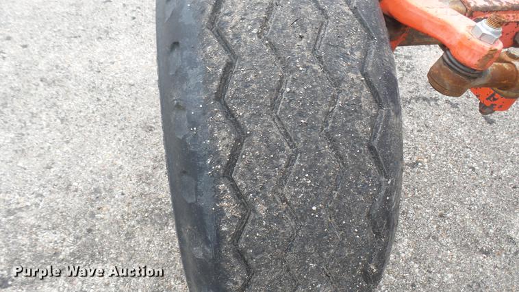 image for item DC2477 2000 New Holland TS100 tractor