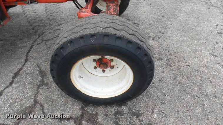 image for item DC2477 2000 New Holland TS100 tractor