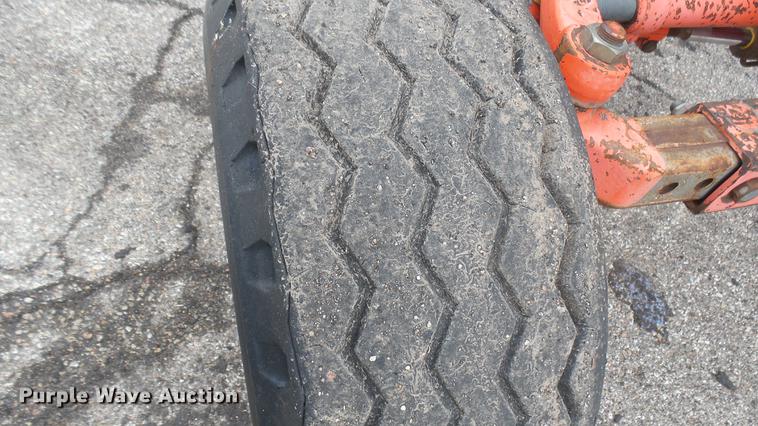 image for item DC2477 2000 New Holland TS100 tractor