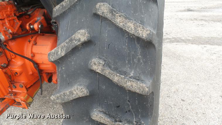 image for item DC2477 2000 New Holland TS100 tractor