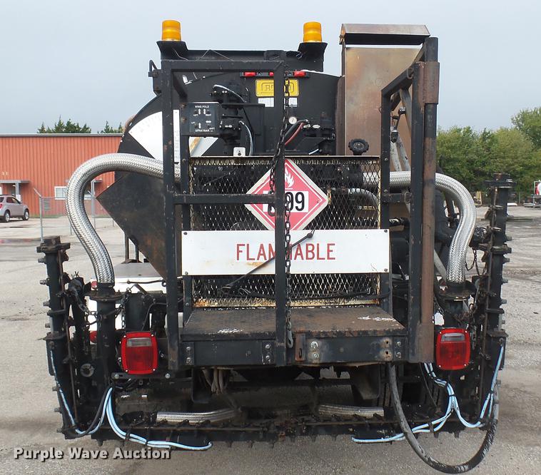 image for item DC2483 1996 International 4700 oil distributor truck