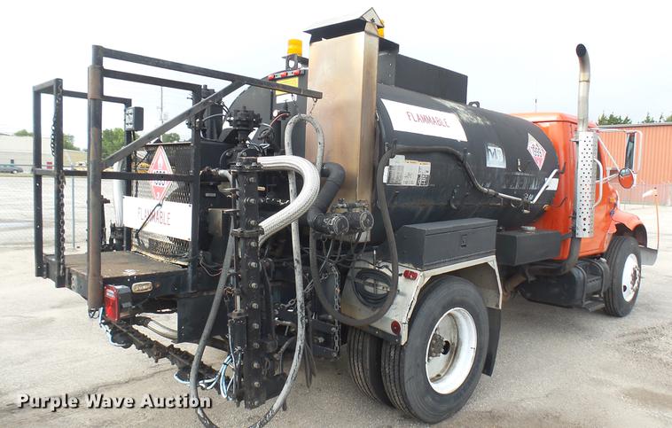 image for item DC2483 1996 International 4700 oil distributor truck