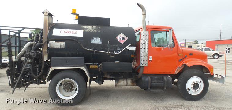 image for item DC2483 1996 International 4700 oil distributor truck