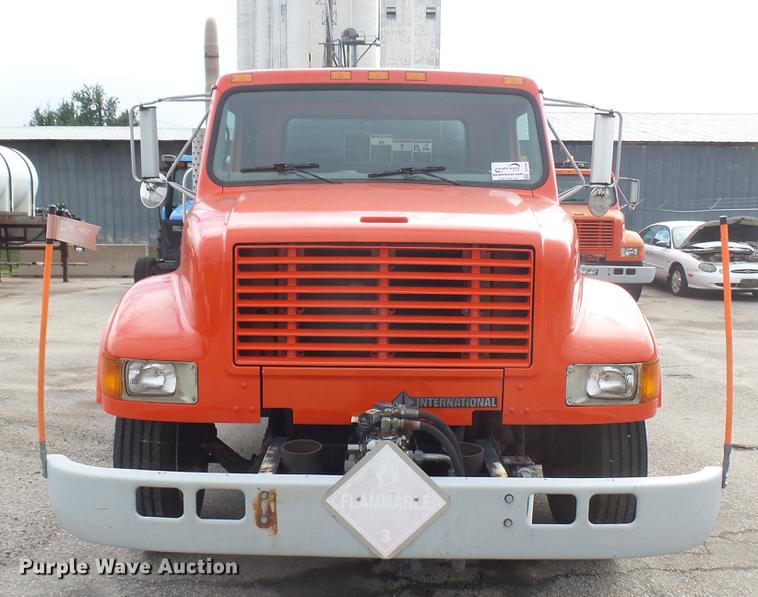 image for item DC2483 1996 International 4700 oil distributor truck