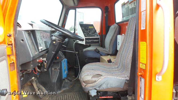 image for item DC2483 1996 International 4700 oil distributor truck