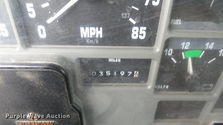 image for item DC2483 1996 International 4700 oil distributor truck