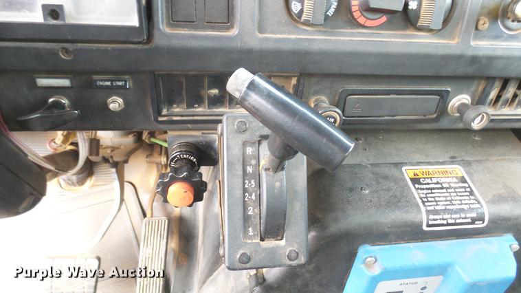 image for item DC2483 1996 International 4700 oil distributor truck