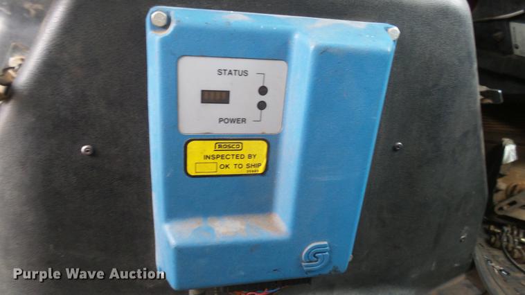 image for item DC2483 1996 International 4700 oil distributor truck