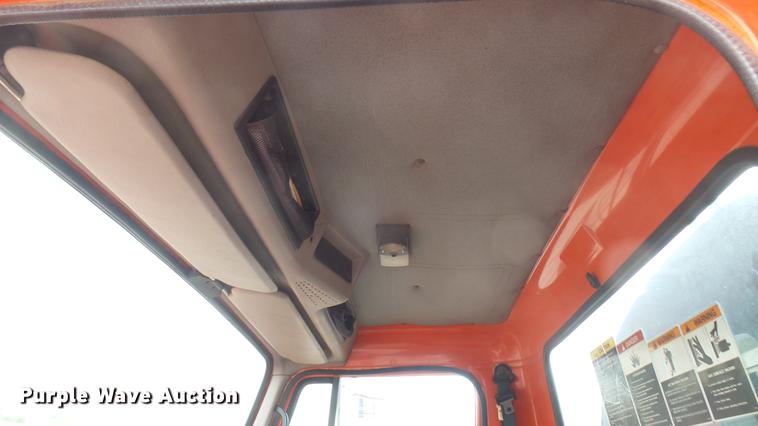 image for item DC2483 1996 International 4700 oil distributor truck