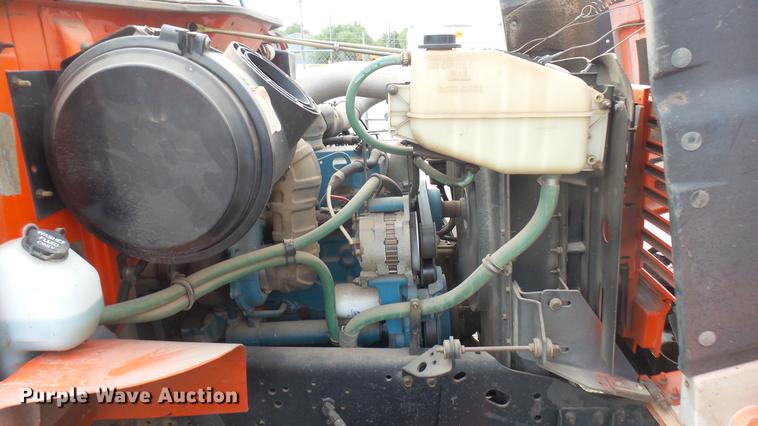 image for item DC2483 1996 International 4700 oil distributor truck