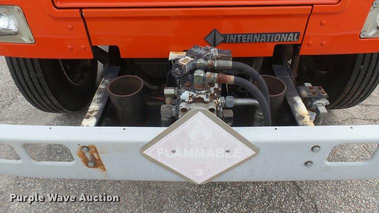 image for item DC2483 1996 International 4700 oil distributor truck