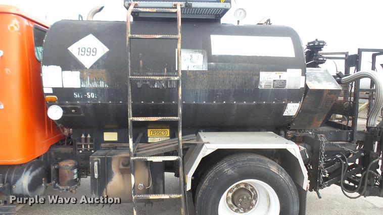 image for item DC2483 1996 International 4700 oil distributor truck