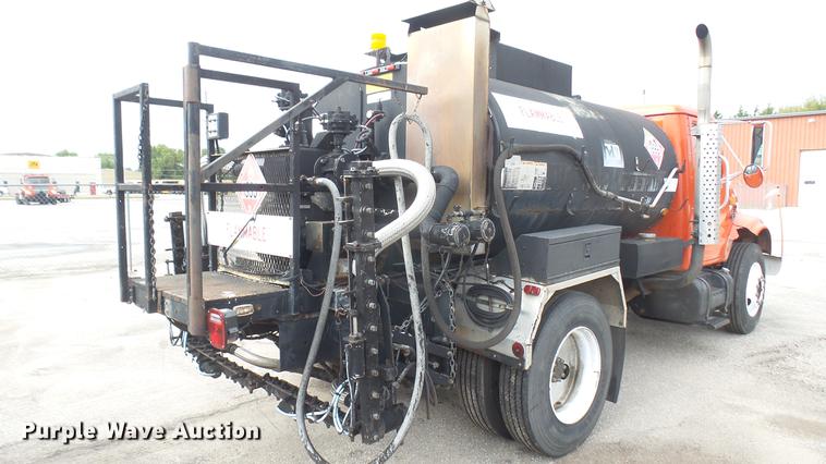 image for item DC2483 1996 International 4700 oil distributor truck