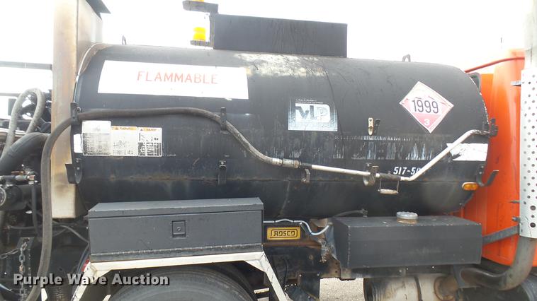 image for item DC2483 1996 International 4700 oil distributor truck