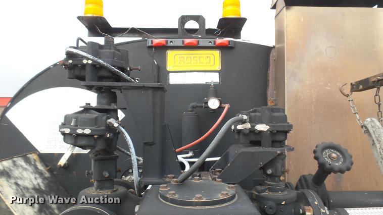 image for item DC2483 1996 International 4700 oil distributor truck